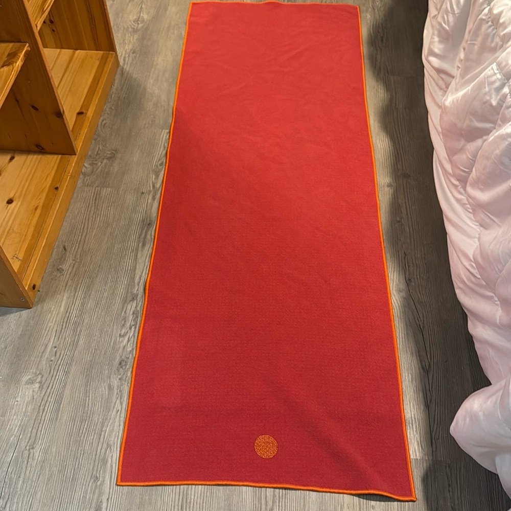 Manduka yogitoes non slip towel
